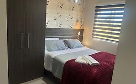 Apto completo 2 quarto universidade Positivo Volvo C garagem